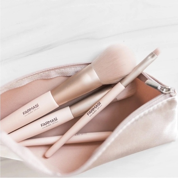 2/$15 NEW Farmasi Pink Makeup Brush 5 Piece Set with Bag - Picture 2 of 4